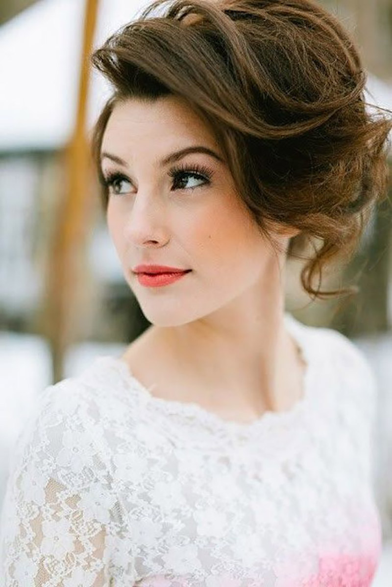 Penteado para noiva preso com cachos caindo