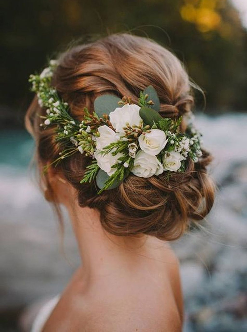 Penteado para noiva tranças com flores
