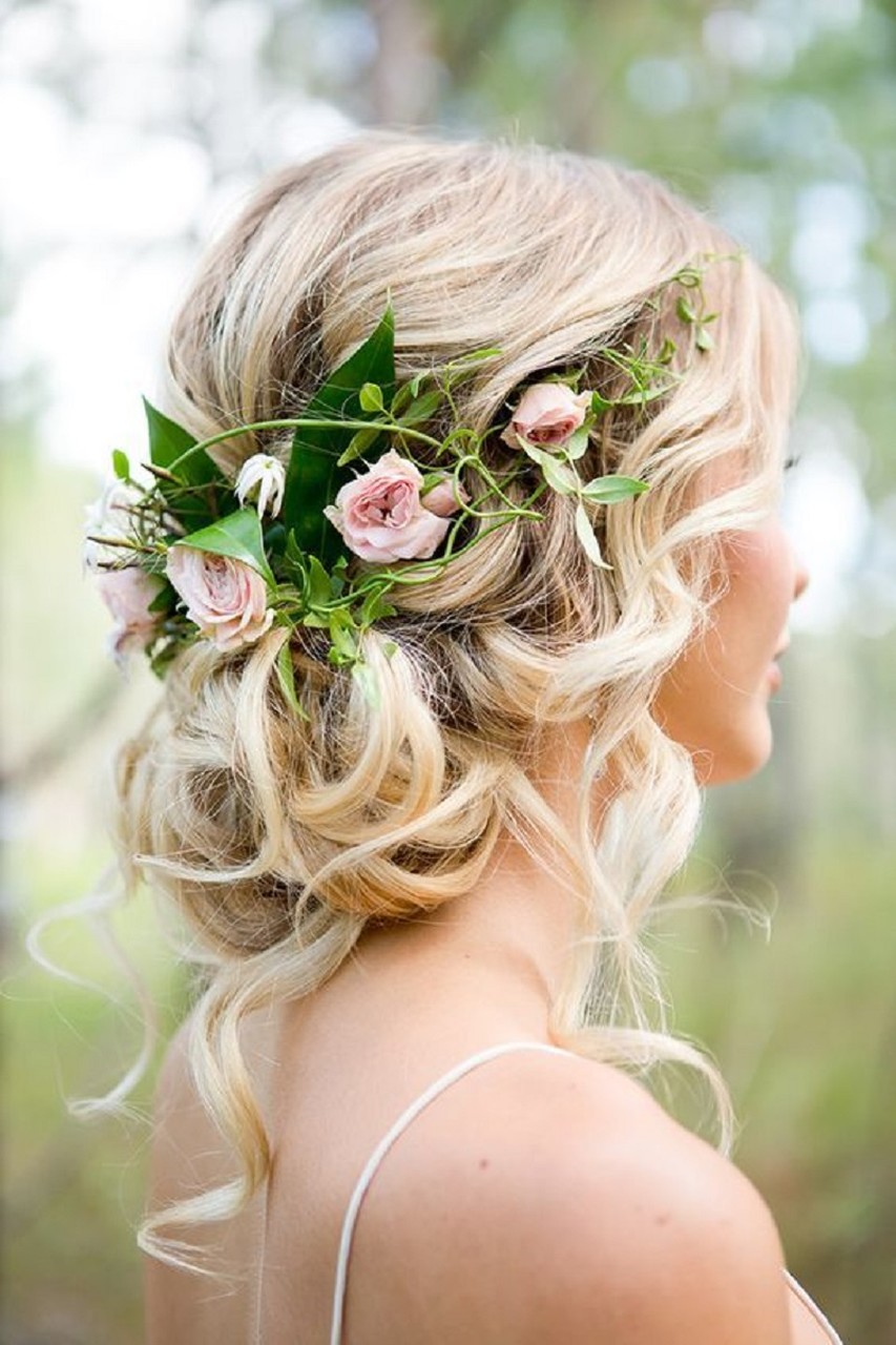 penteados-para-cabelos-curtos-para-casamento-com-flores-naturais