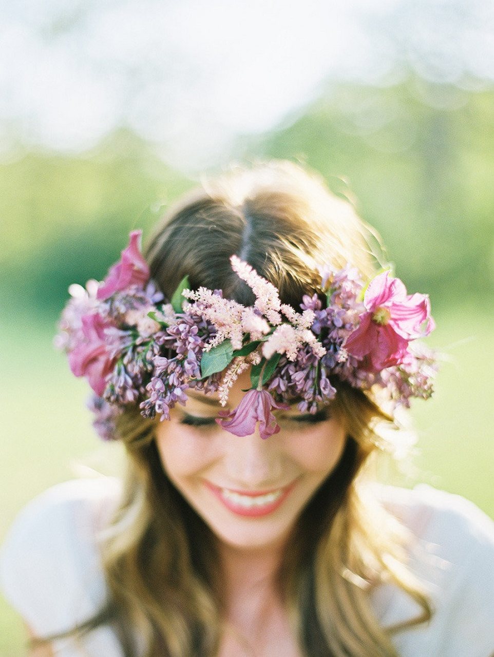 penteados-para-cabelos-curtos-para-casamento-com-flores-coloridas