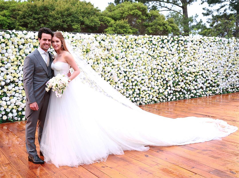 Marina Ruy Barbosa usou vestido de noiva com tule em seu casamento