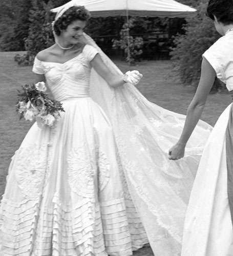 vintage-wedding-dresses-Jackie-Kennedy-jewelry