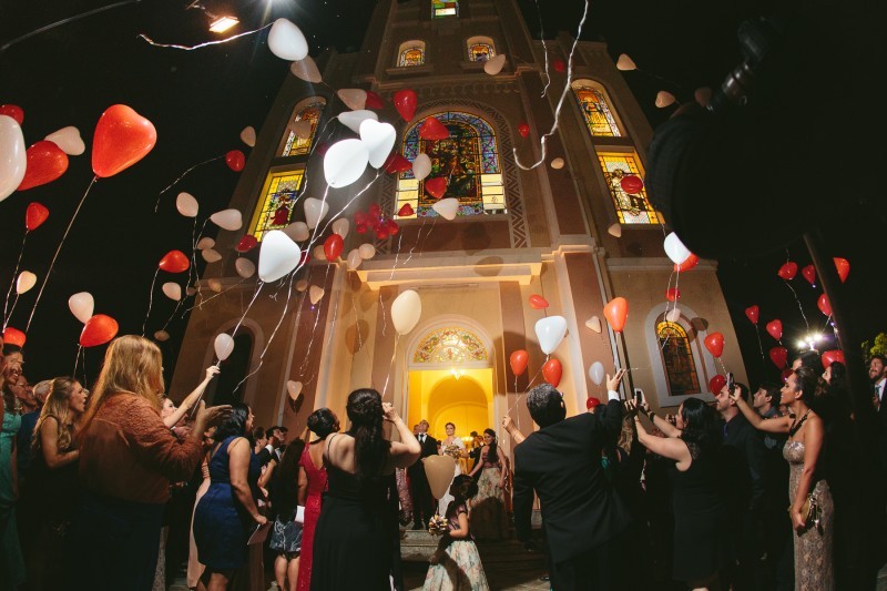 Resultado de imagem para chuva de balões para casamento