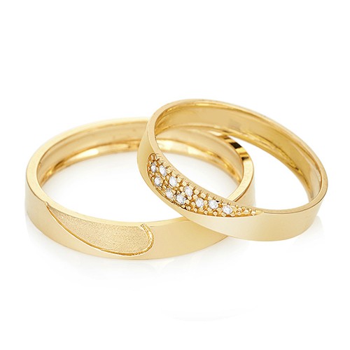 Alianças de casamento em ouro amarelo e diamante One Love Vivara