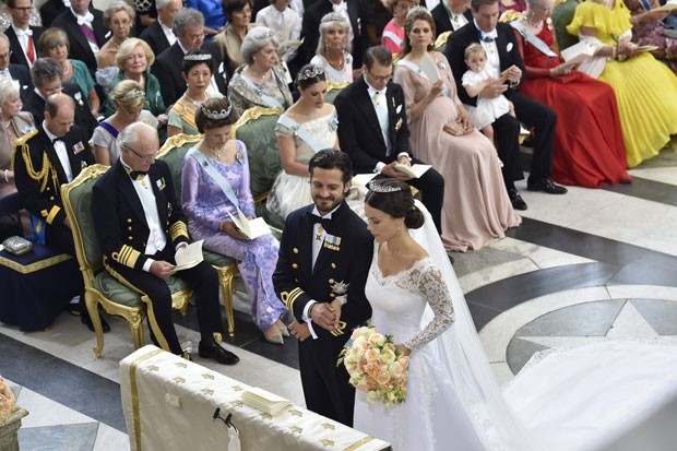 Casamento Sofia Hellqvist e Príncipe Carl Philip - revista icasei (26)