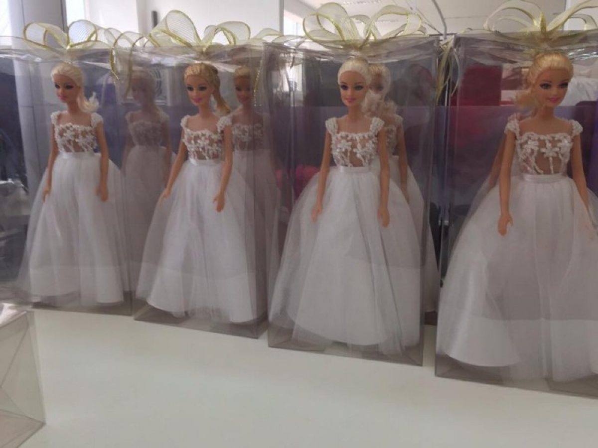 Vista Sua Barbie Para Um Casamento Conectados de graça sobre