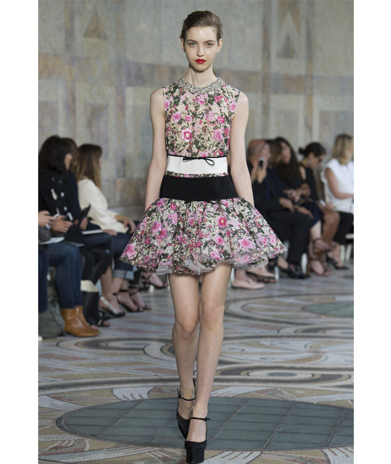 Desfile Alta Costura de Paris para o Outono Inverno 2017 Jardim florido