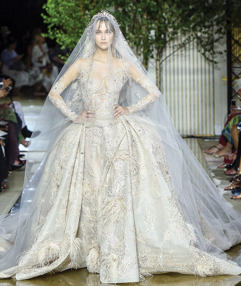 Desfile Alta Costura de Paris para o Outono Inverno 2017 Noivas majestosas