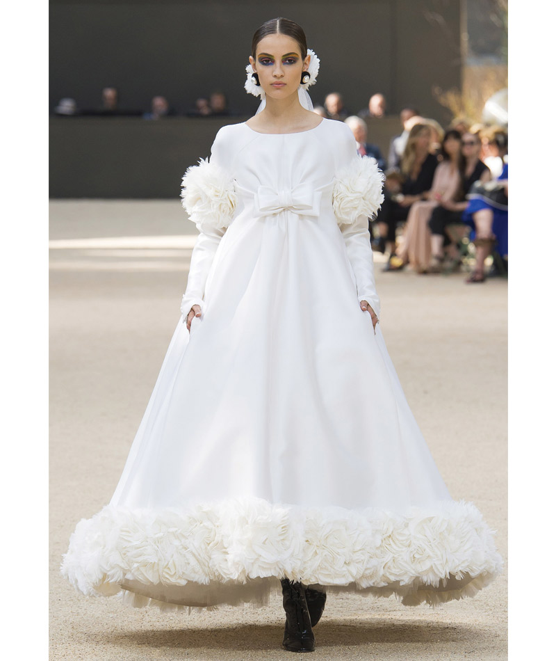 Desfile Alta Costura de Paris para o Outono Inverno 2017 Noivas majestosas