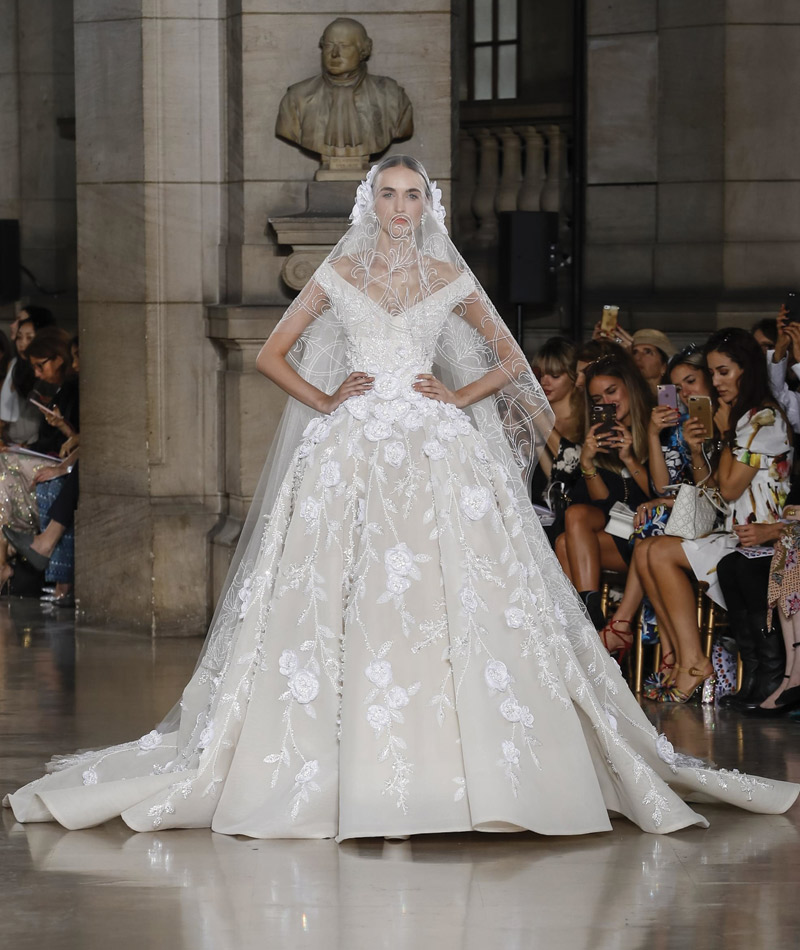 Desfile Alta Costura de Paris para o Outono Inverno 2017 Noivas majestosas