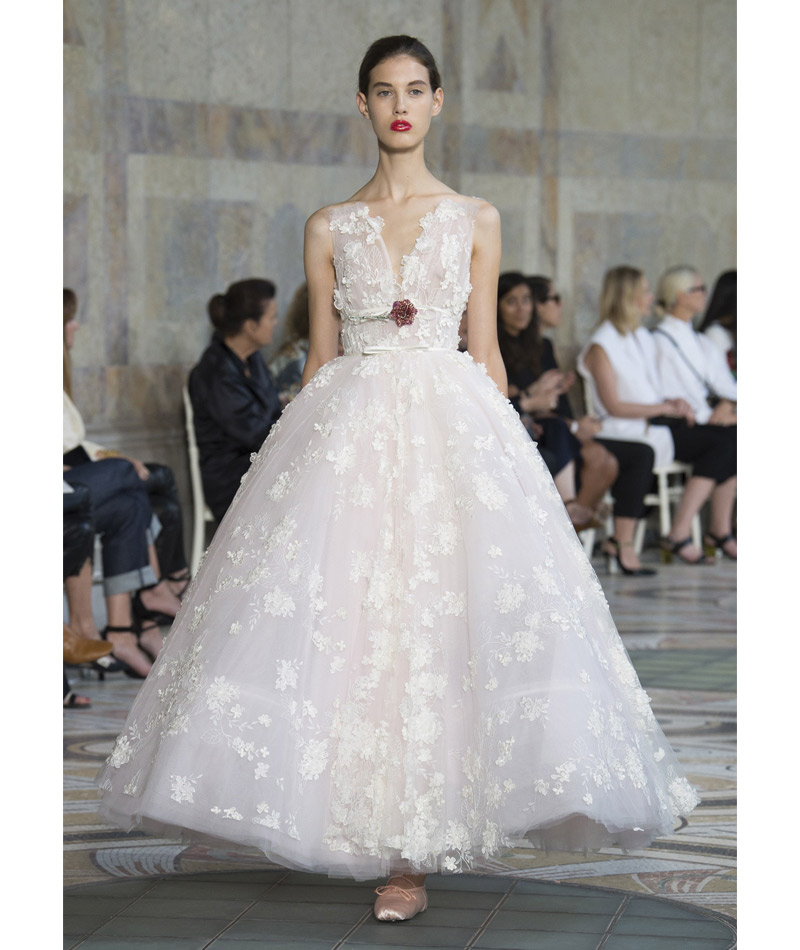 Desfile Alta Costura de Paris para o Outono Inverno 2017 Noivas majestosas