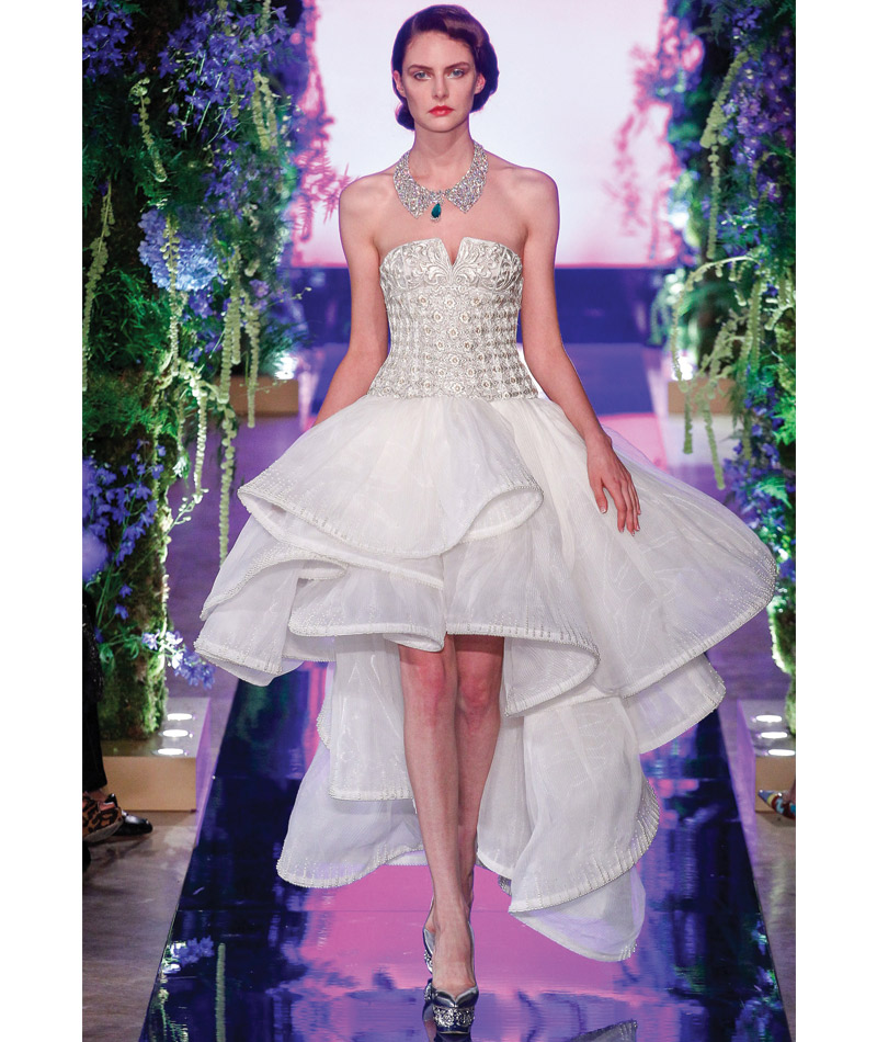 Desfile Alta Costura de Paris para o Outono Inverno 2017 Noivas majestosas