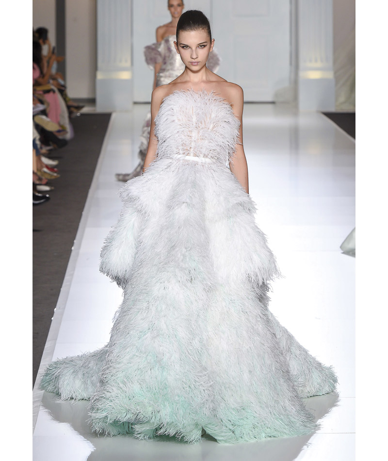 Desfile Alta Costura de Paris para o Outono Inverno 2017 Noivas majestosas