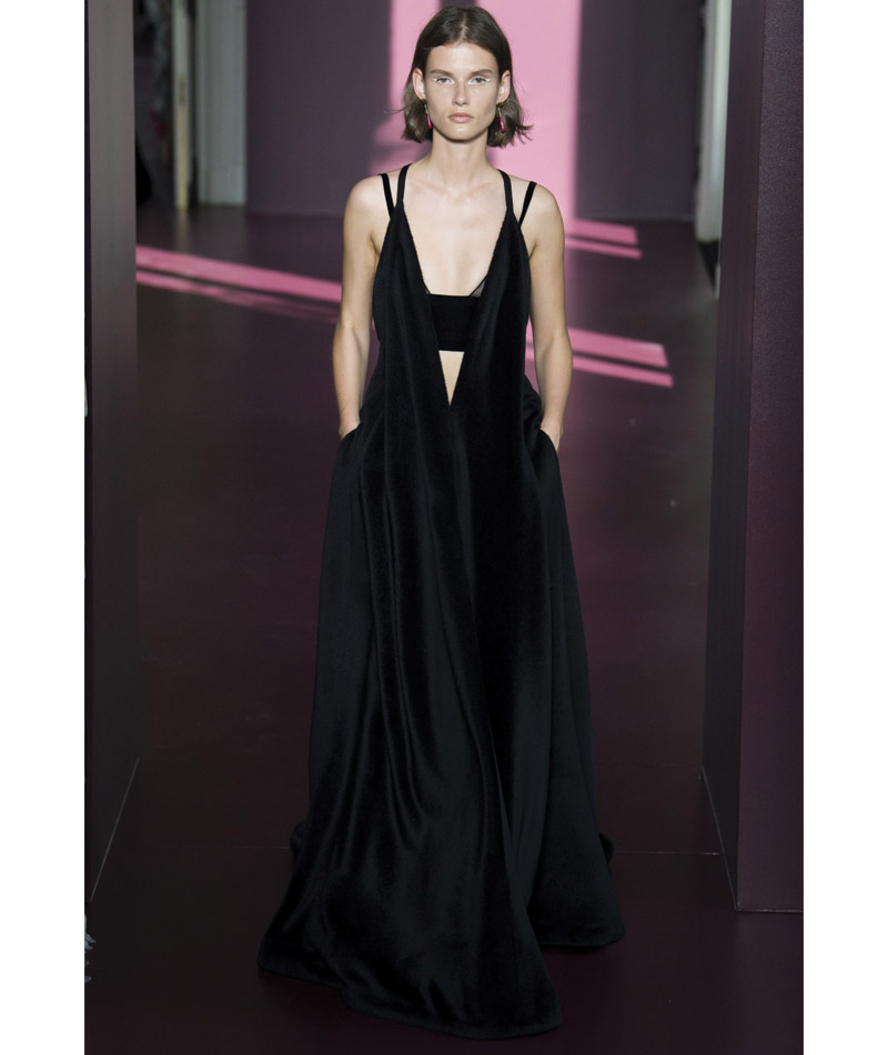 Desfile Alta Costura de Paris para o Outono Inverno 2017 Pretos enfeitados