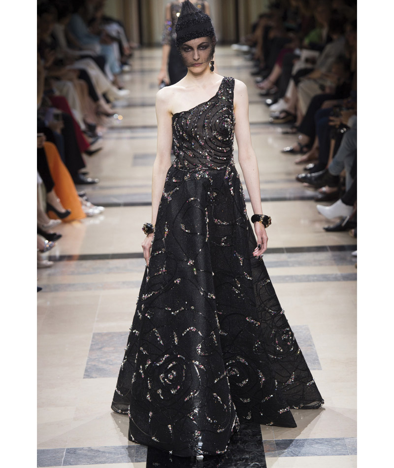 Desfile Alta Costura de Paris para o Outono Inverno 2017 Pretos enfeitados