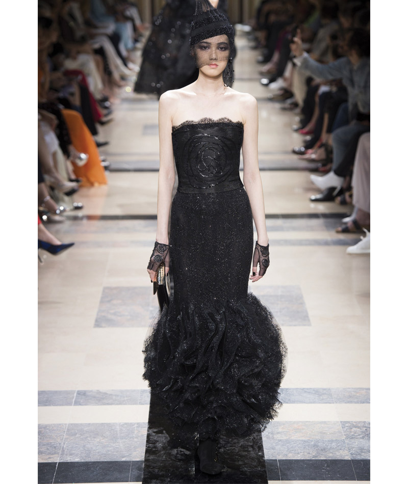 Desfile Alta Costura de Paris para o Outono Inverno 2017 Pretos enfeitados