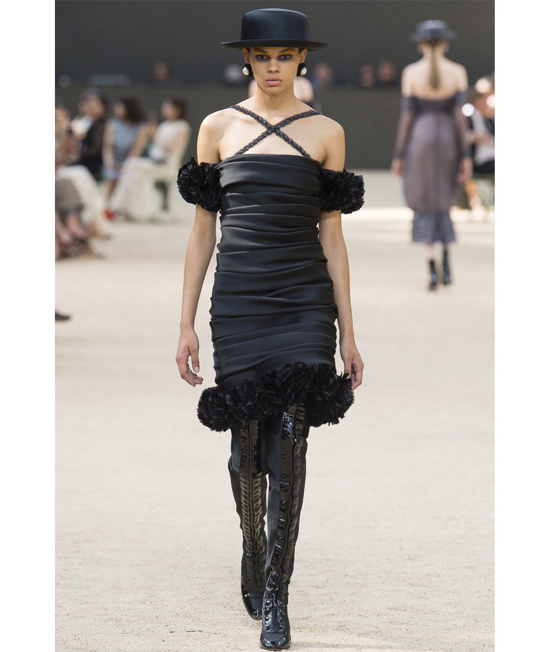 Desfile Alta Costura de Paris para o Outono Inverno 2017 Pretos enfeitados