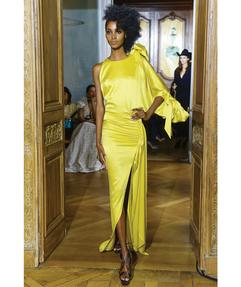 Desfile Alta Costura de Paris para o Outono Inverno 2017 alta intensidade