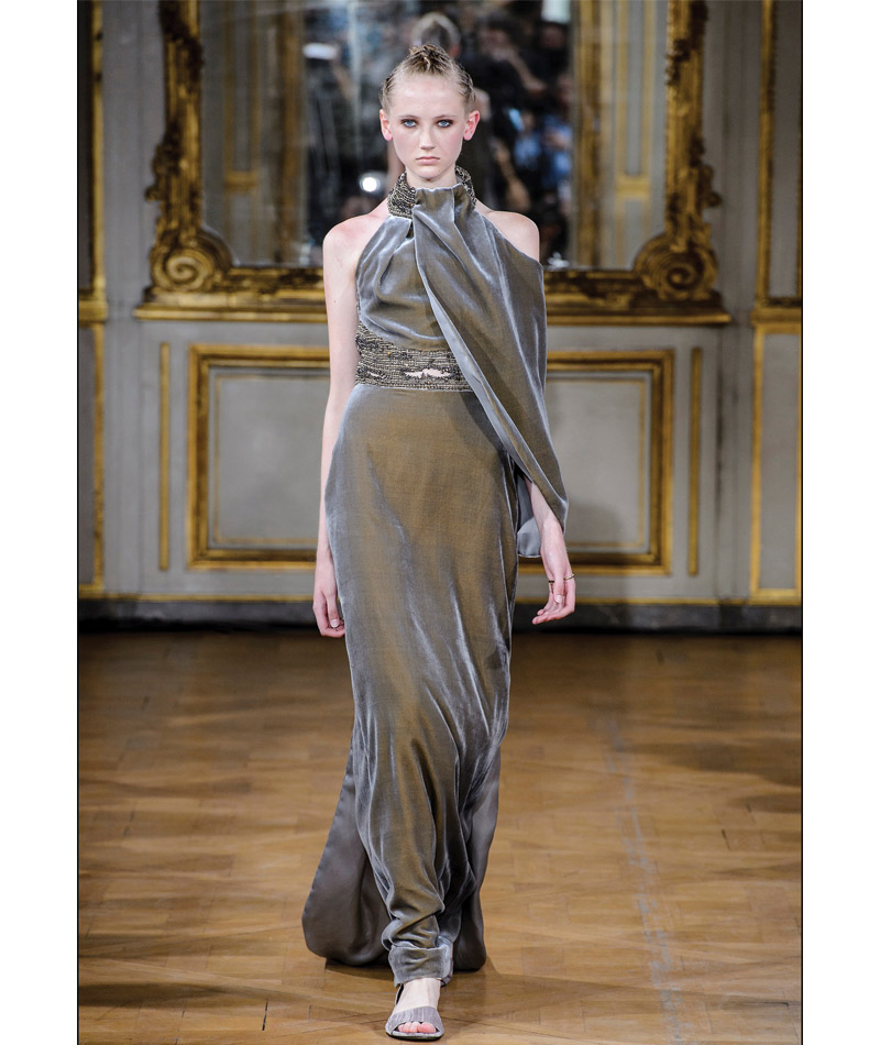 Desfile Alta Costura de Paris para o Outono Inverno 2017 blue velvet