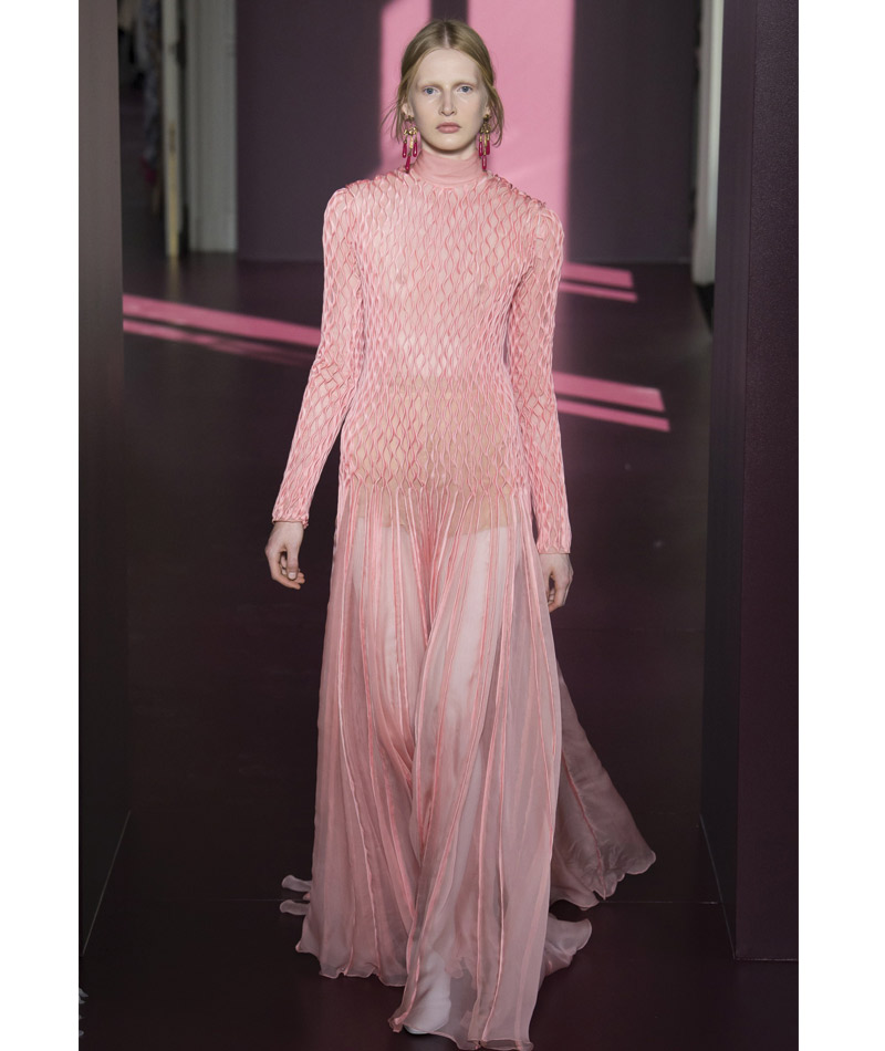 Desfile Alta Costura de Paris para o Outono Inverno 2017 delicadeza pastel