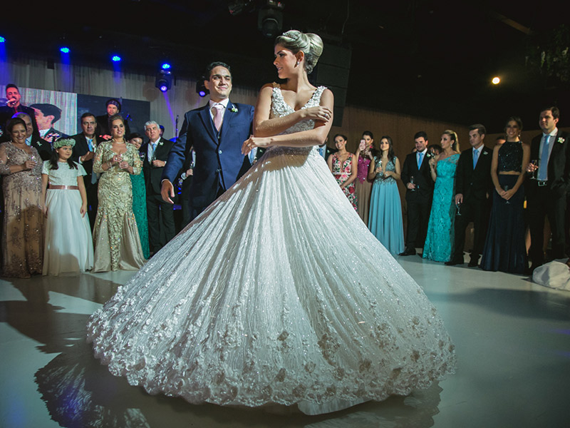 Vestido de noiva noivos na primeira dança