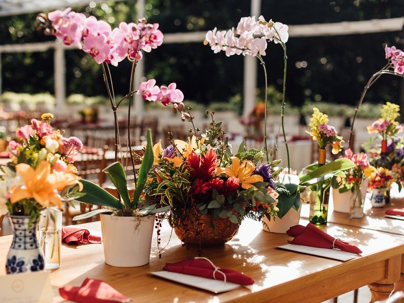 decoracao-de-mesa-dos-convidados-com-flores-plantadas