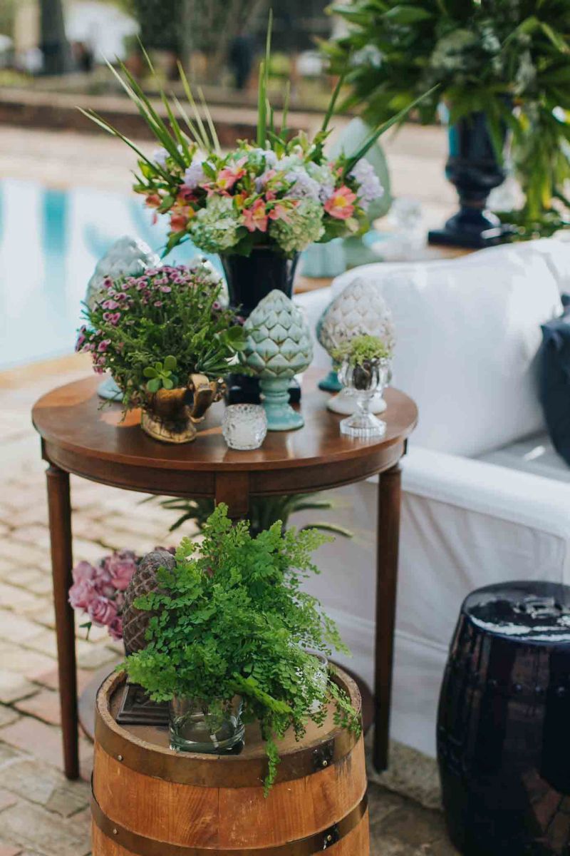 Arranjos e elementos para decoração para casamento ao ar livre