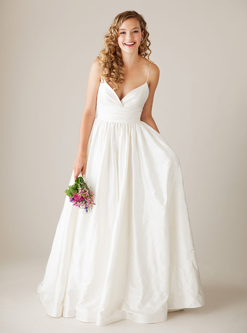 Vestido de noiva simples e elegante com decote