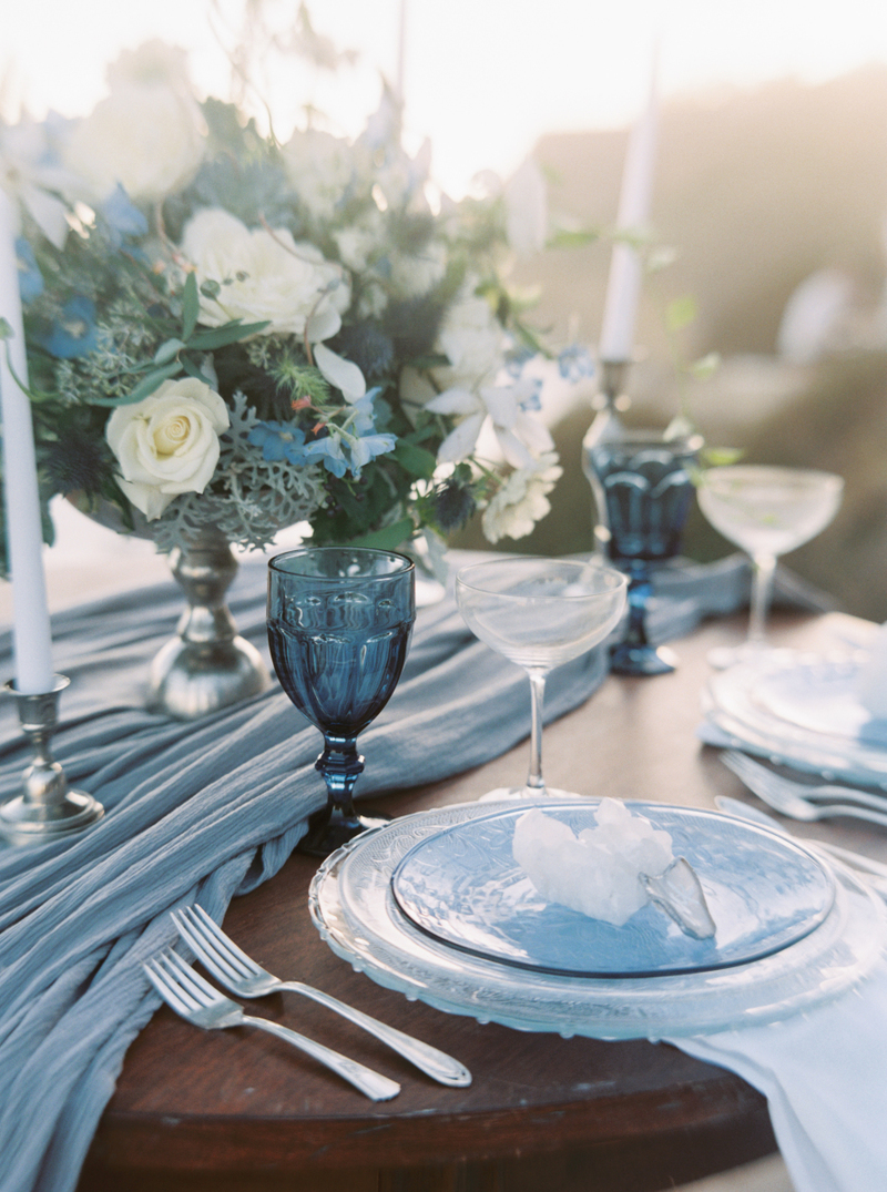 azul marinho na decoração do casamento