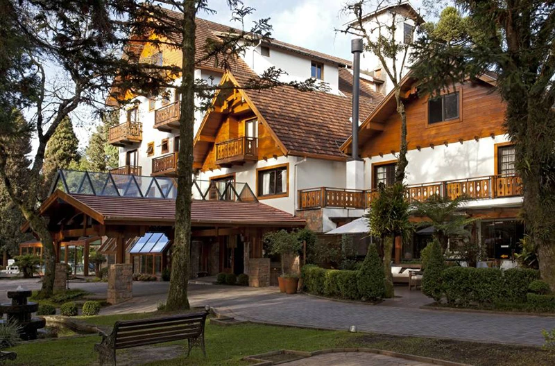 Hotel feito com madeira, em Gramado.