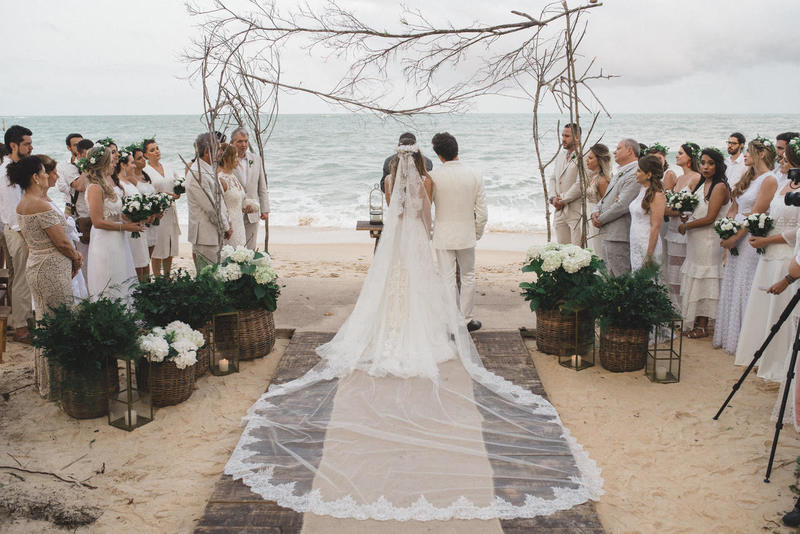 roupa branca para casamento na praia