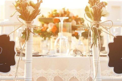 Plaquinhas divertidas para casamento: da cerimônia à festa