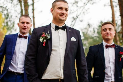 Guia completo da roupa de noivo para casamento no campo