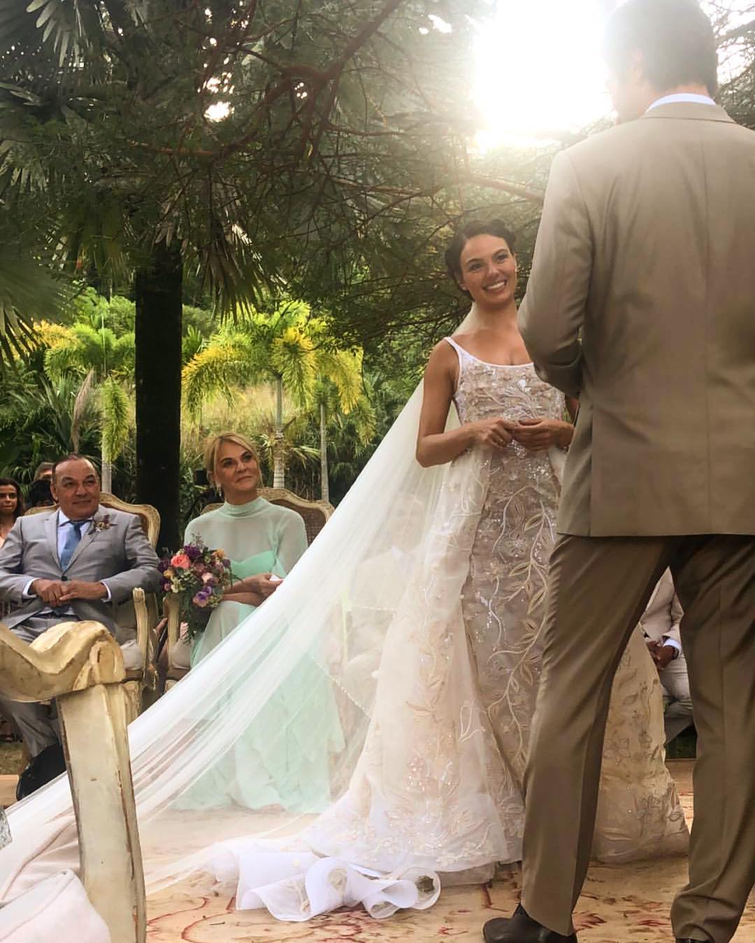 casamento no campo Isis Valverde e André Resende - a noiva