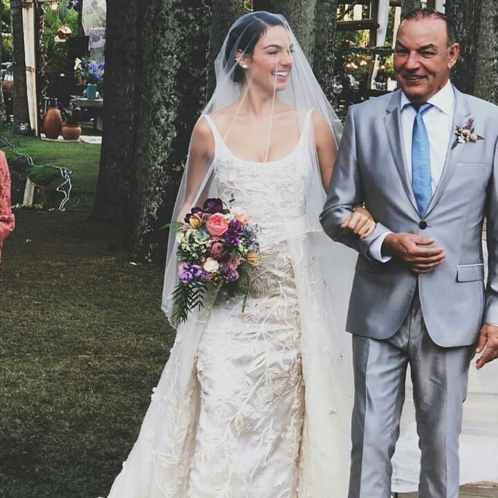casamento no campo Isis Valverde e André Resende entrada noiva