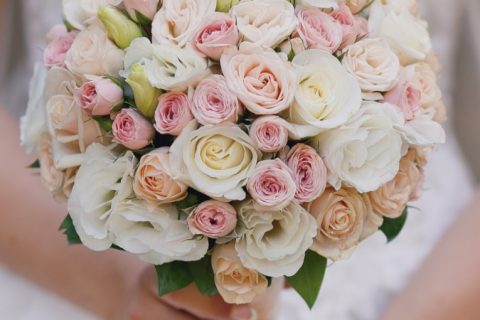 Como usar um buquê de noiva simples no casamento
