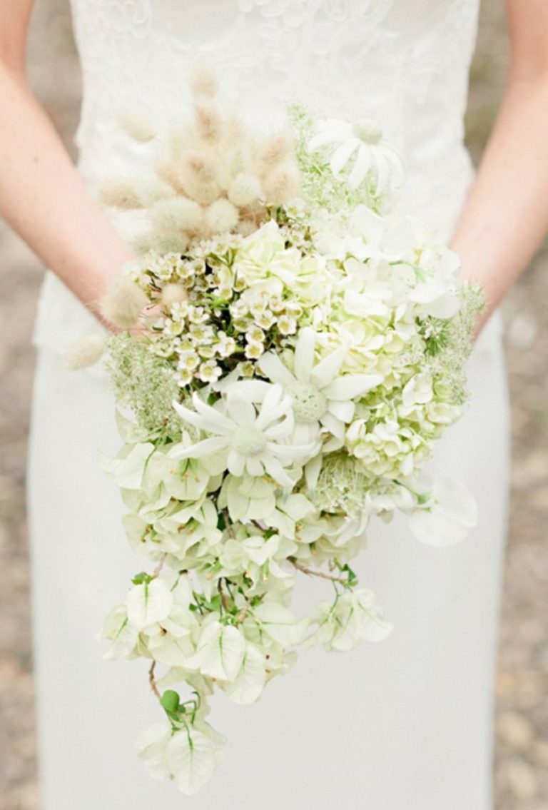 Buquê de noiva branco | Flores e estilos para montar o seu
