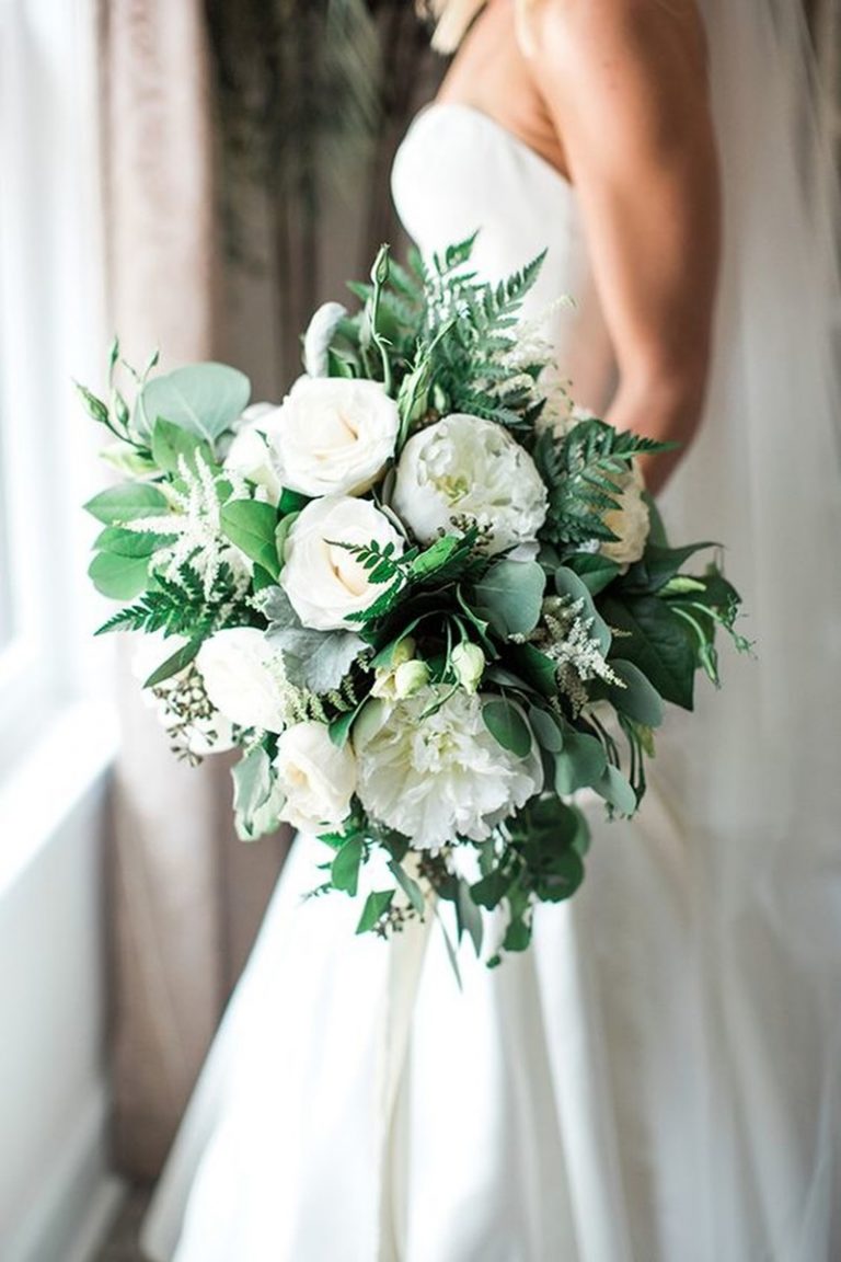 Buquê de noiva branco | Flores e estilos para montar o seu