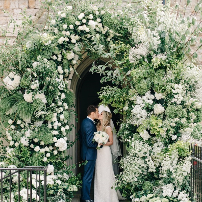 arco de flores na cerimonia de casamento
