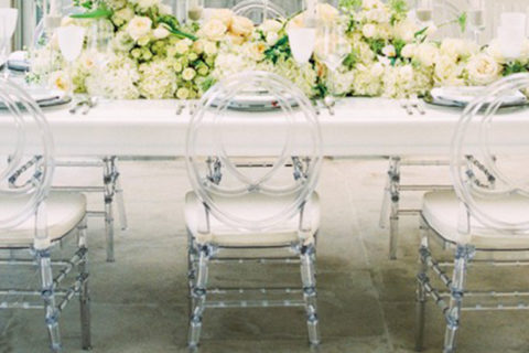 Cadeira de acrílico no casamento: como usar?