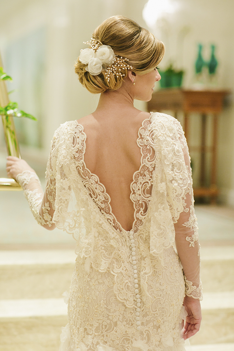vestido de noiva com decote nas costas 