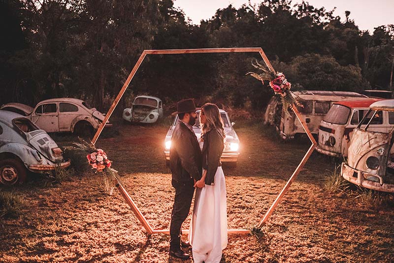 Casal de roqueiros celebra o Dia Mundial do Rock e prepara casamento  temático - Jornal de Brasília