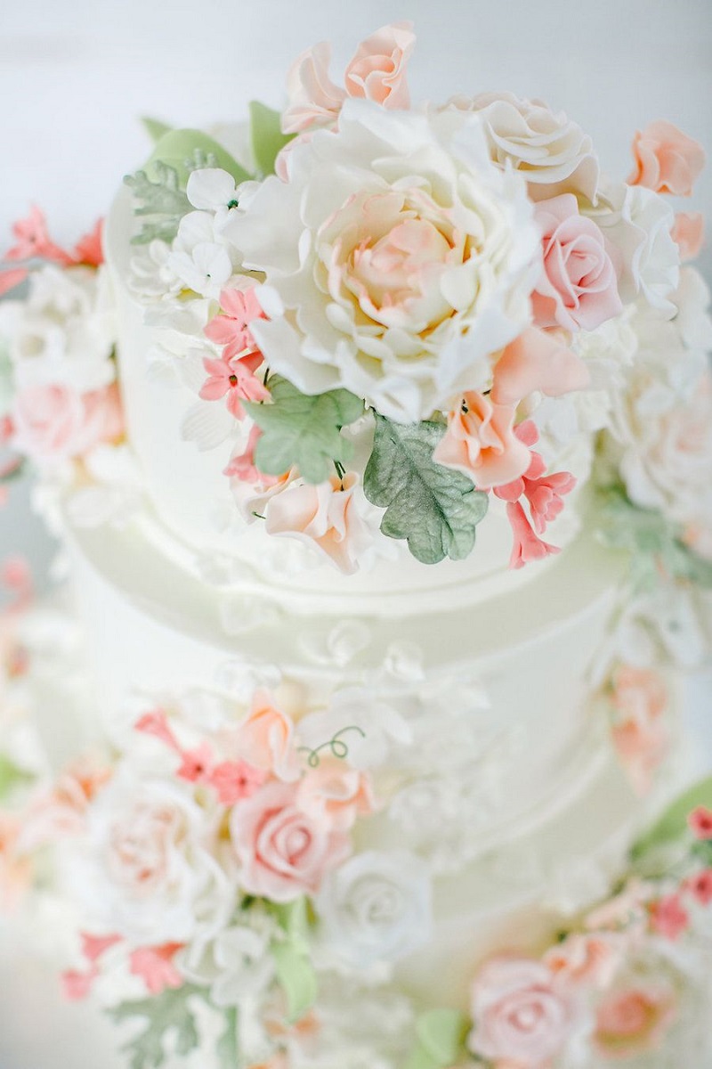 bolo-de-casamento-com-flores-em-rosé
