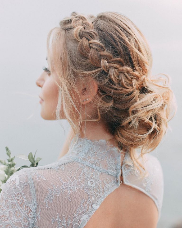 Mais de 40 penteados para madrinhas de casamento de cabelo longo