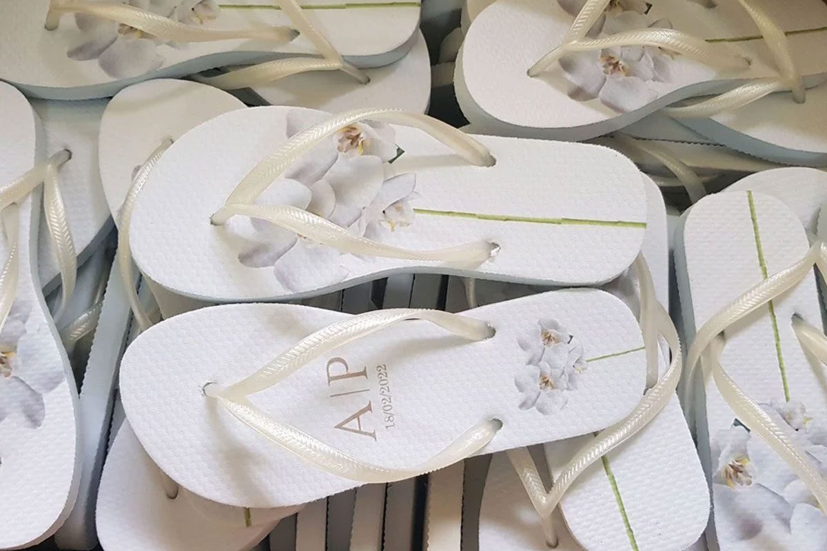 Chinelos personalizados: lembrancinhas úteis para casamento