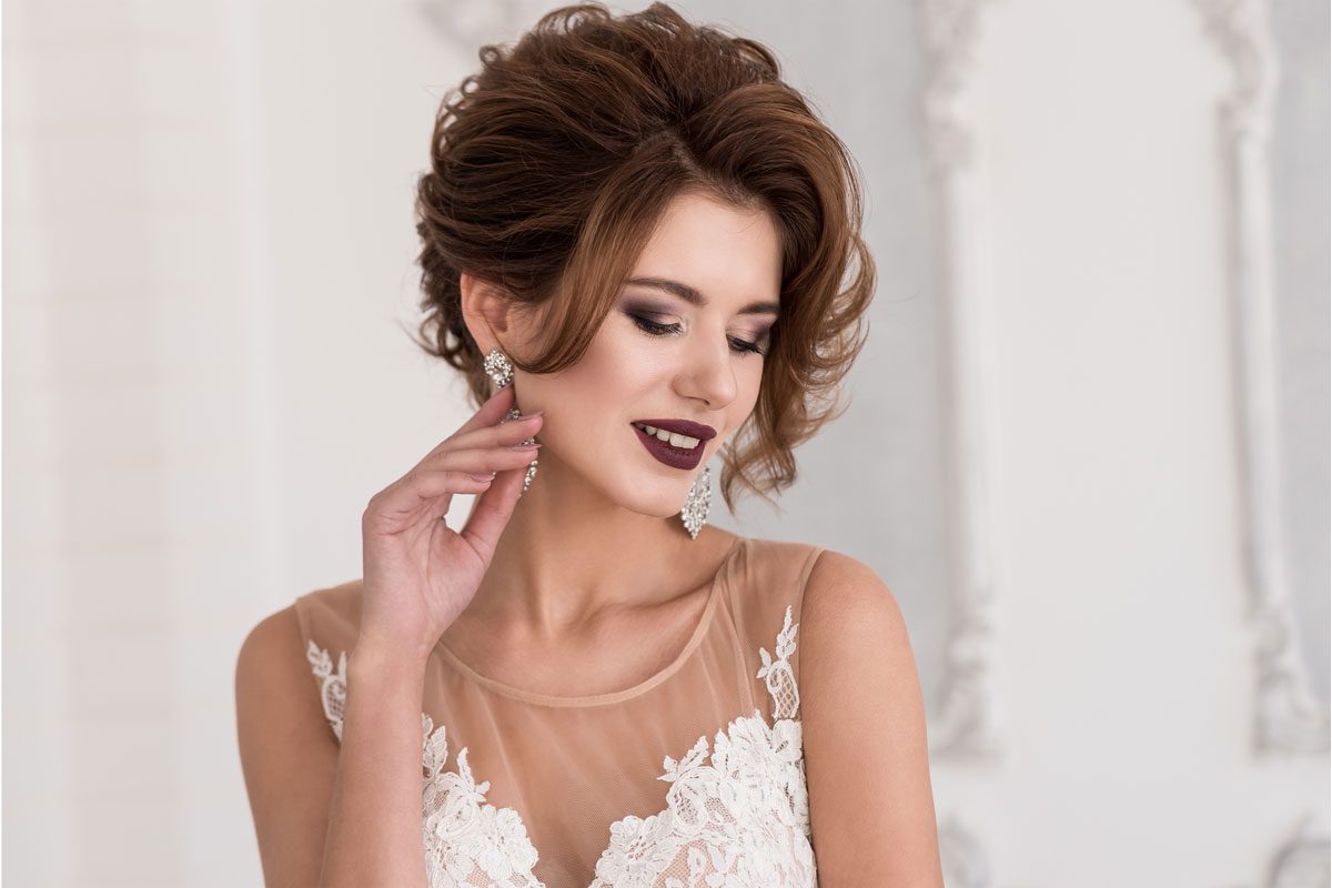 Tendências de maquiagem para casamento: pele glow e boca marcada