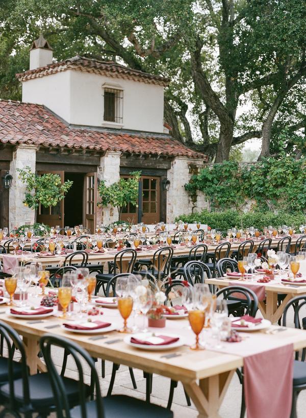 decoração de casamento no outono com tons terrosos e flores vibrantes