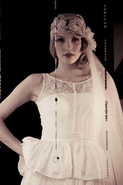 modelo moderno de headband para noiva