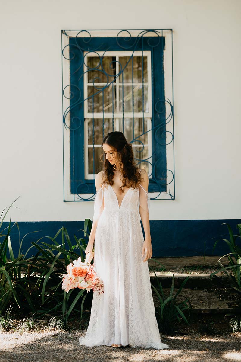 vestido de noiva Adriana no casamento no campo