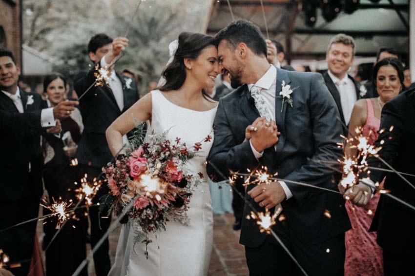 Casamento real Ana Paula e Felipe - noivo cantando música na festa